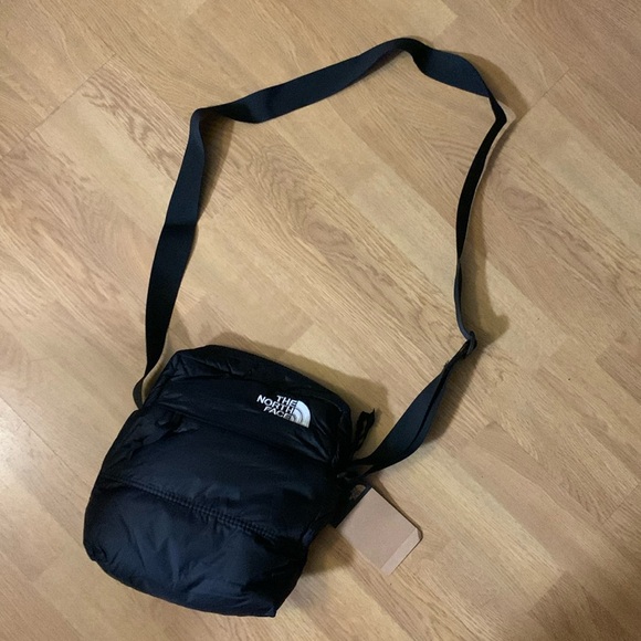 NWT The North Face Nuptse Crossbody Bag, Black/ White - Picture 1 of 14